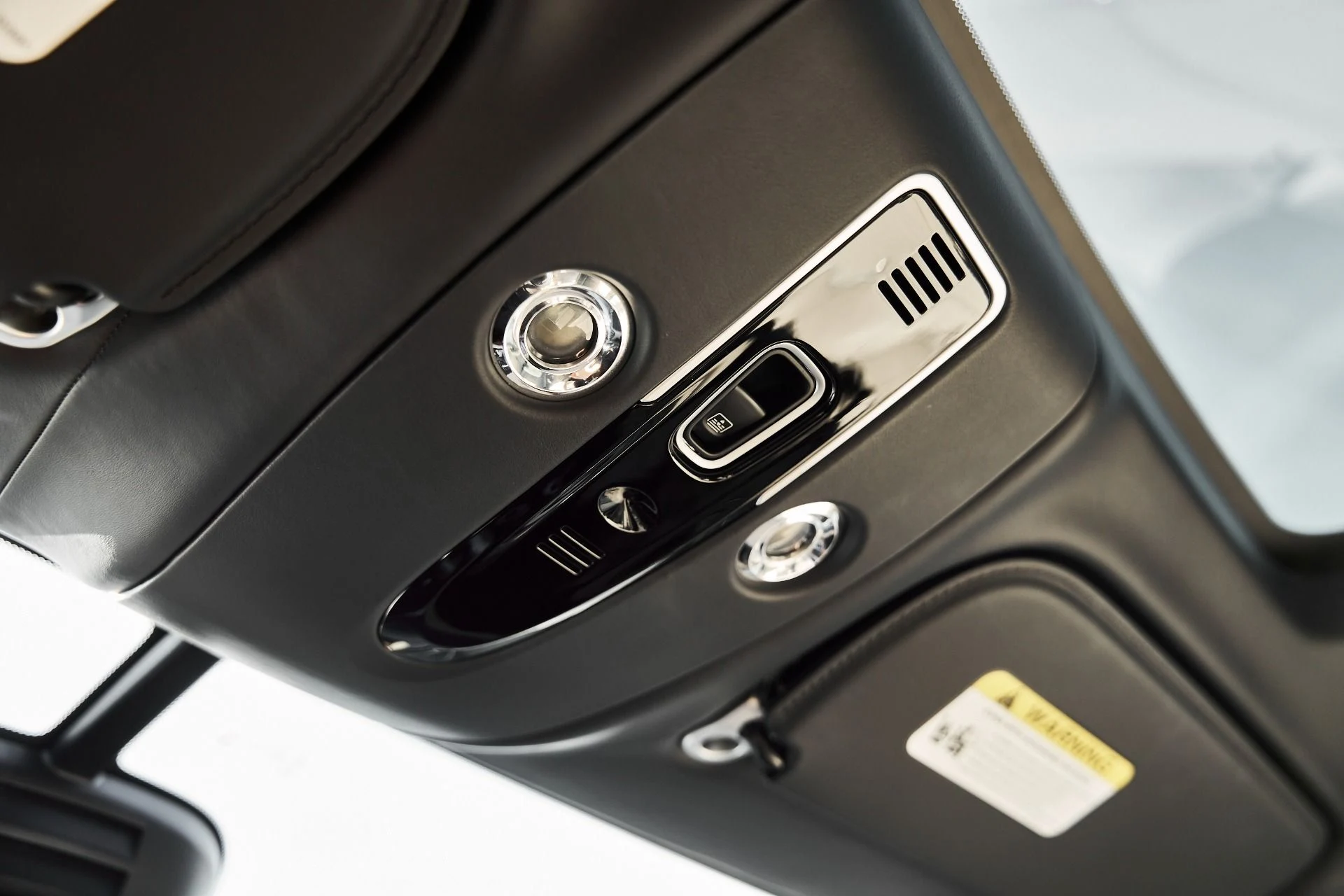 mph068_861770207_Used_2023_Aston_Martin_DBX_707_1774652511_1be829912e