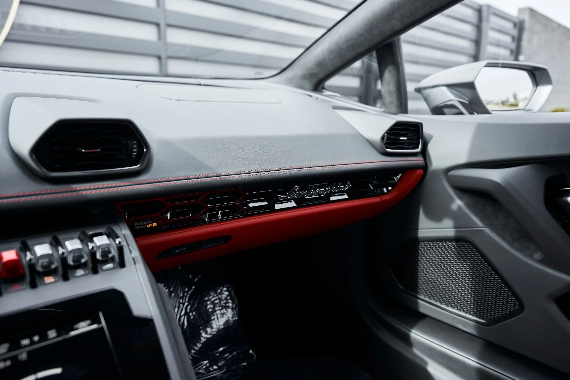 mph068_920974377_Used_2023_Lamborghini_Huracan_EVO_Base_1769049123_97cc8f81a9