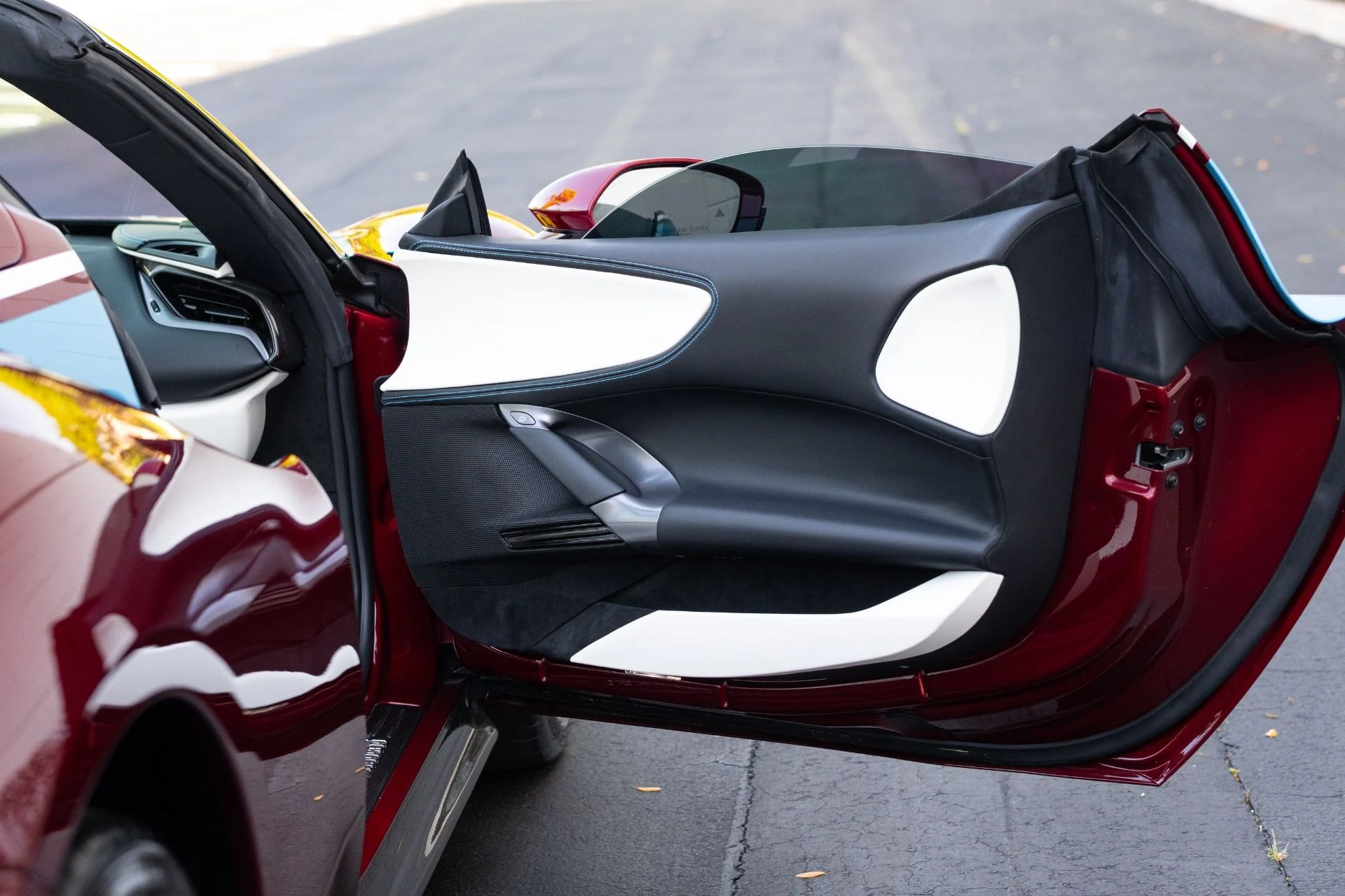 mph069_1016663937_Used_2024_Ferrari_SF_90_Spider_1774456736_f67920e108