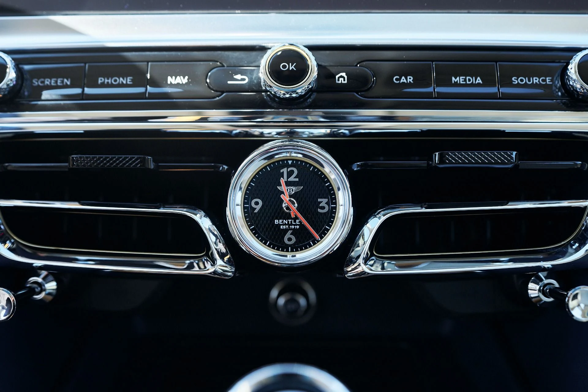 mph069_1017473173_Used_2024_Bentley_Flying_Spur_Mulliner_W12_1760650716_110251f6f9
