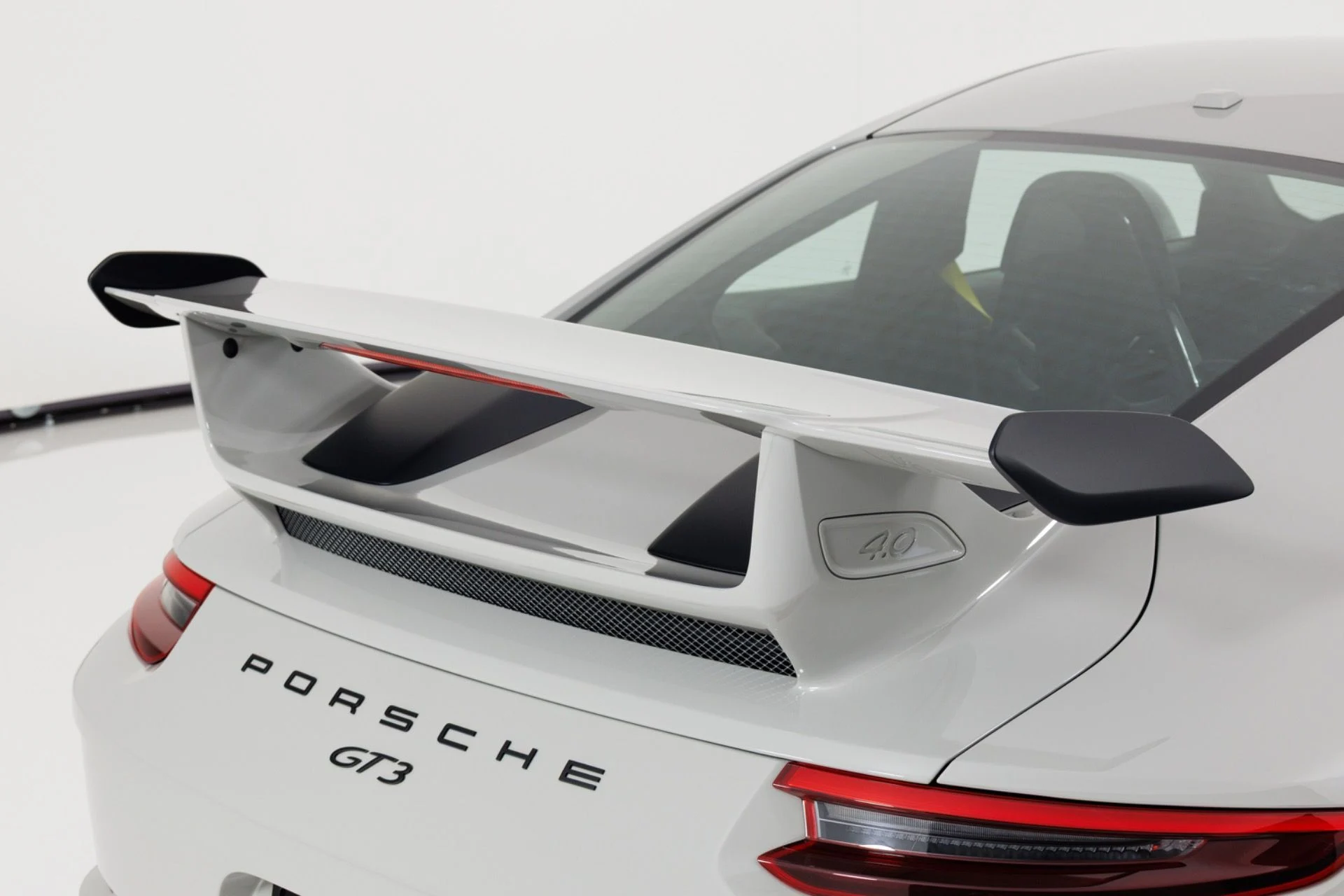 mph069_1027949827_Used_2018_Porsche_911_GT_3_1782944838_40084b3d5c