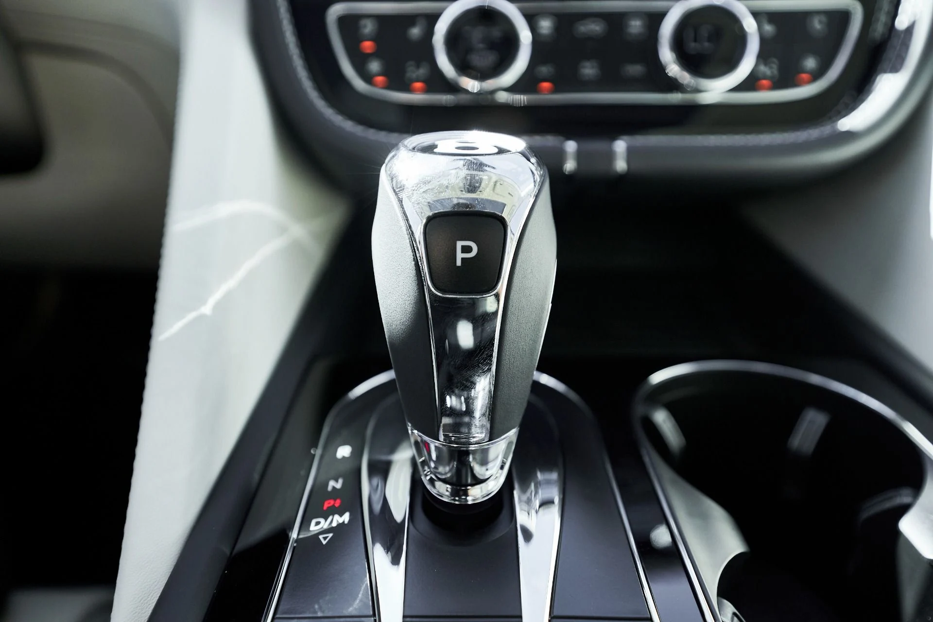 mph069_1037208774_Used_2024_Bentley_Bentayga_Hybrid_S_1759985924_4947afcc17