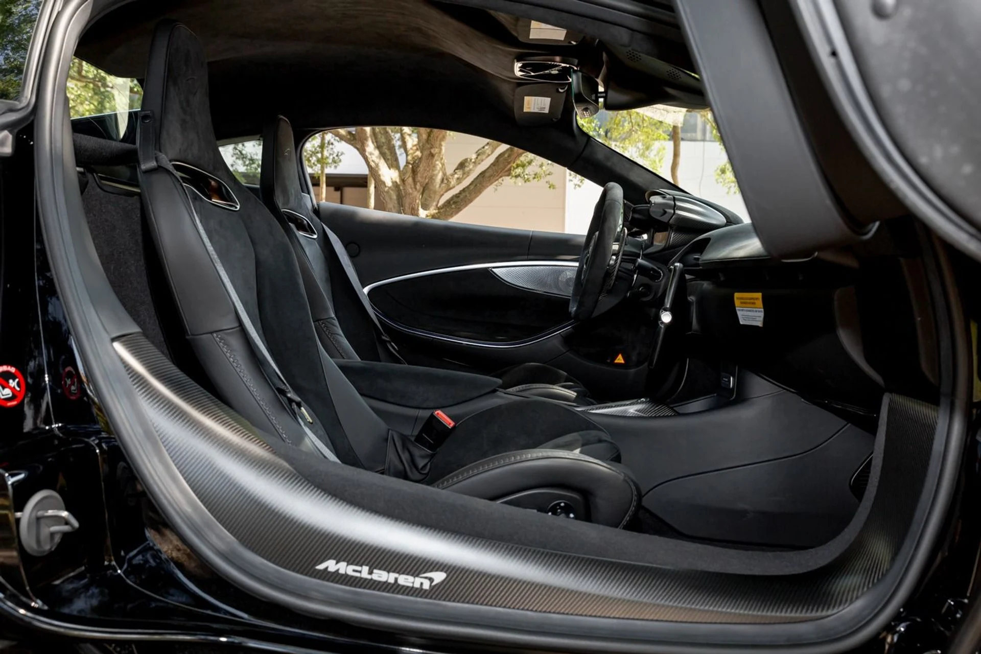 mph069_1055297983_396_p70_l_28a8113d39