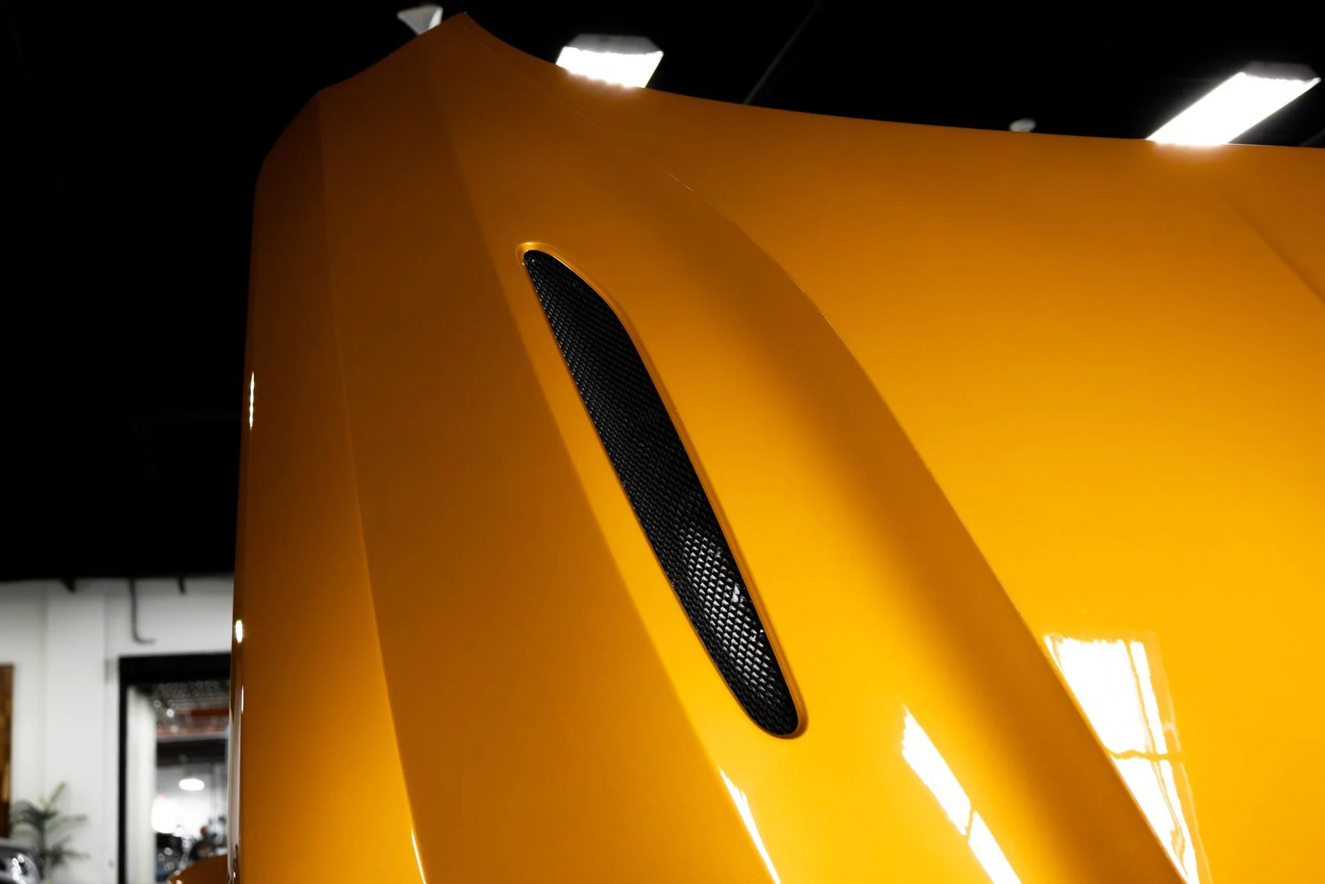 mph069_1068849436_Used_2018_Aston_Martin_DB_11_1761056819_2d1f256700