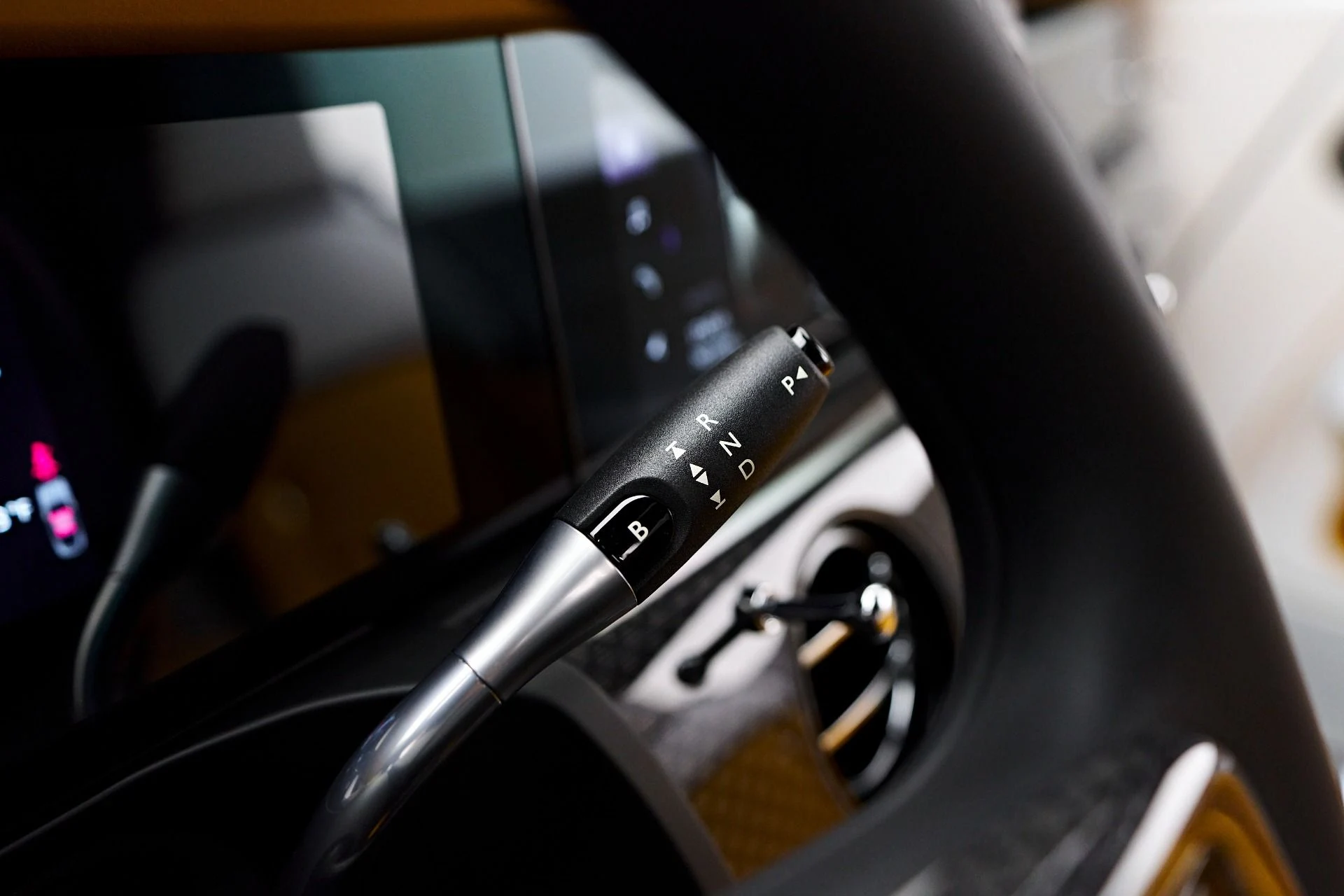 mph069_1126658222_Used_2025_Rolls_Royce_Spectre_Base_1753213338_b2fed42beb