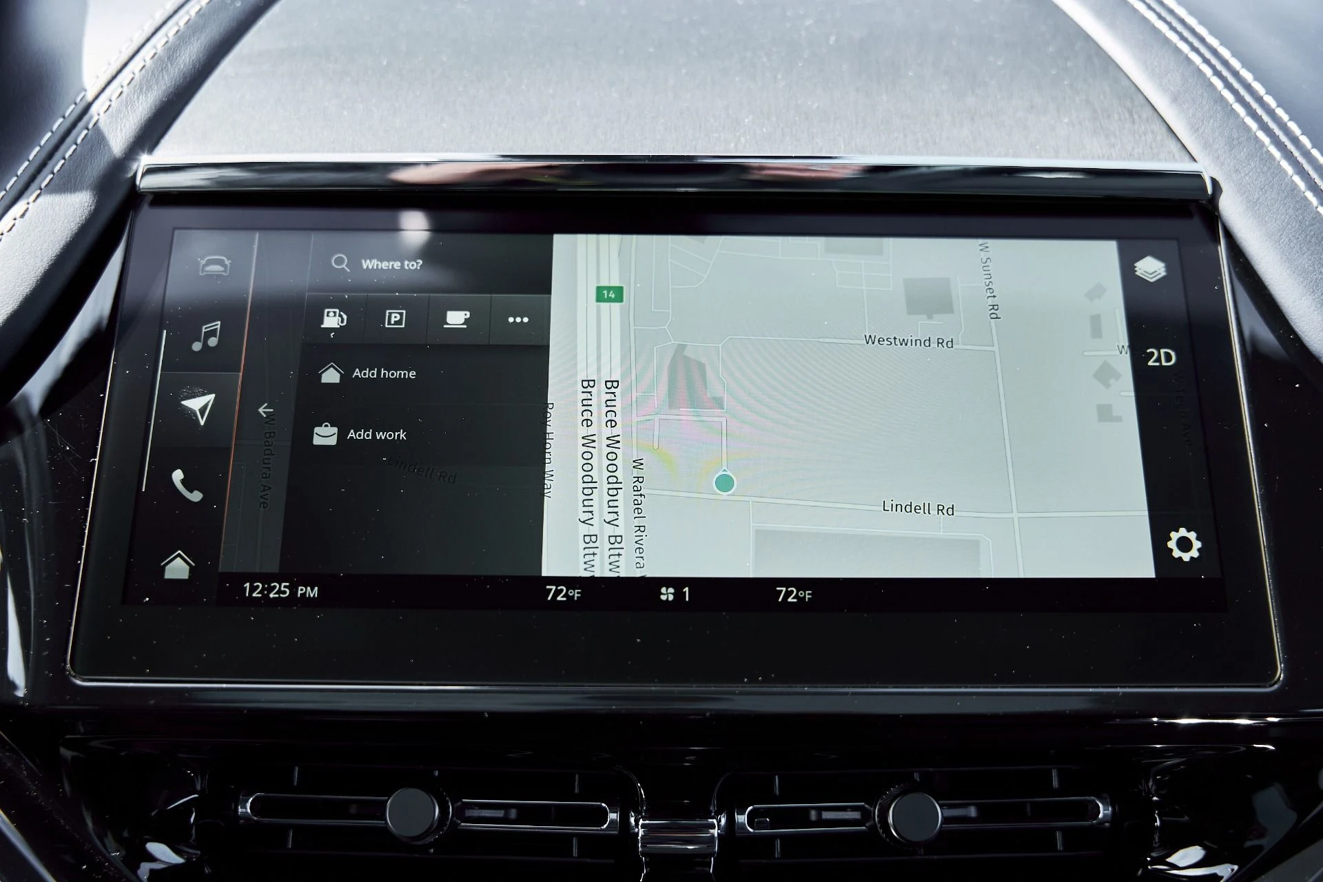 mph069_1146232330_Used_2025_Aston_Martin_DBX_707_1771642309_1efee296d6