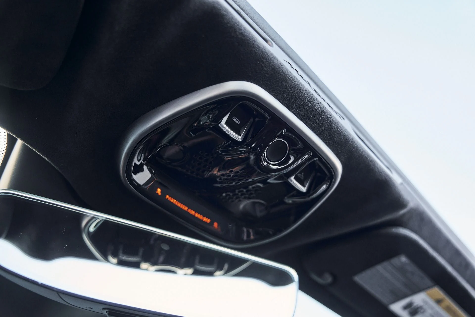 mph069_1169165628_Used_2025_Mc_Laren_Artura_1771382346_a098134681