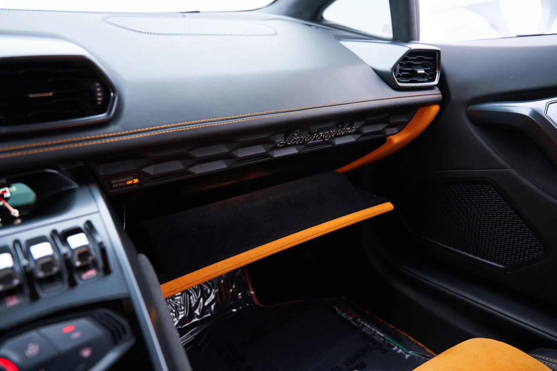 mph069_1174264265_Used_2015_Lamborghini_Huracan_LP_610_4_1792524059_c8ce8433d7