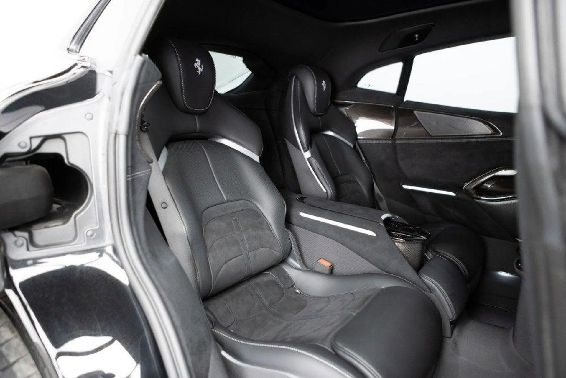 mph069_1197055151_Used_2025_Ferrari_Purosangue_1777382842_e955b92b42