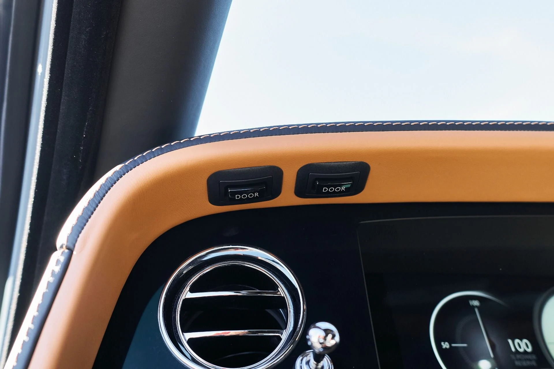 mph069_1226111904_Used_2025_Rolls_Royce_Cullinan_Base_1766020492_f776baef0a