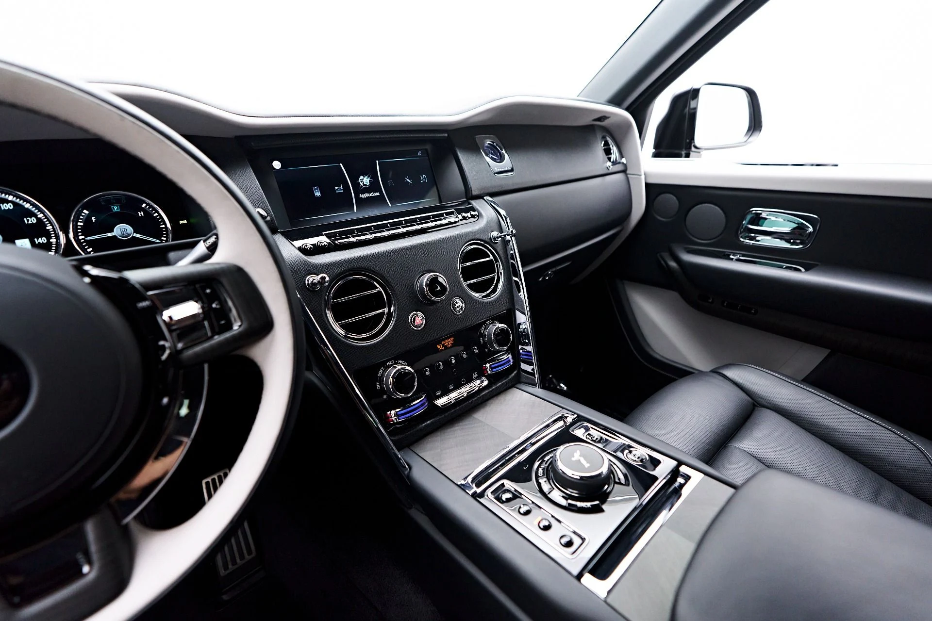 mph069_1231921671_Used_2023_Rolls_Royce_Cullinan_Base_1756252121_aa033eb5d5