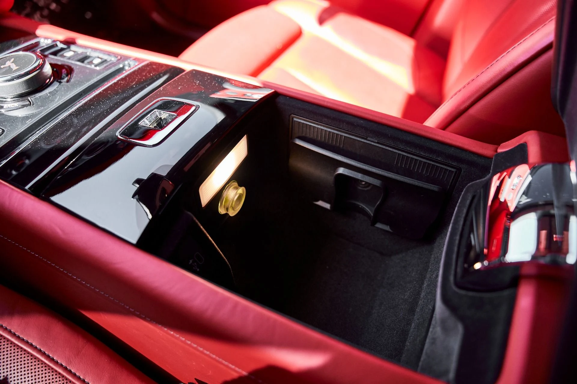 mph069_1263858127_Used_2022_Rolls_Royce_Ghost_Base_1772766101_d14bd61a03