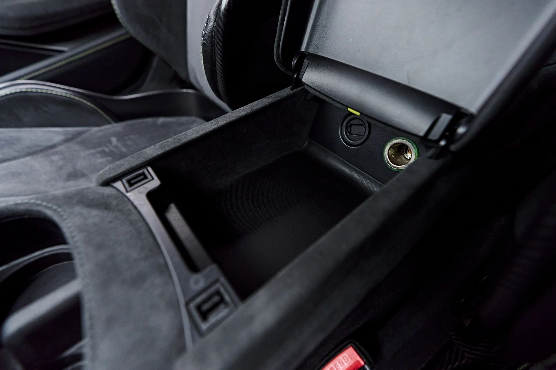 mph069_144418877_Used_2023_Aston_Martin_Vantage_F1_Edition_1755655716_d398258420
