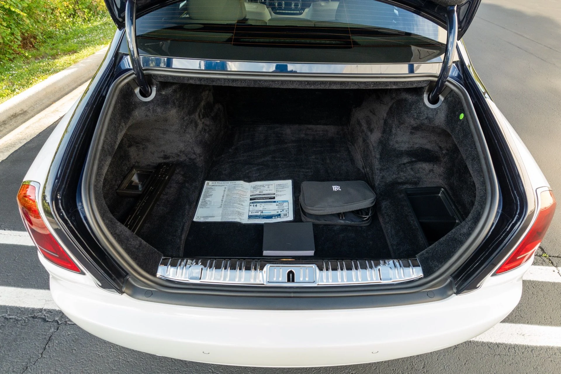 mph069_1476000473_Used_2018_Rolls_Royce_Ghost_1765824060_6465713d7d