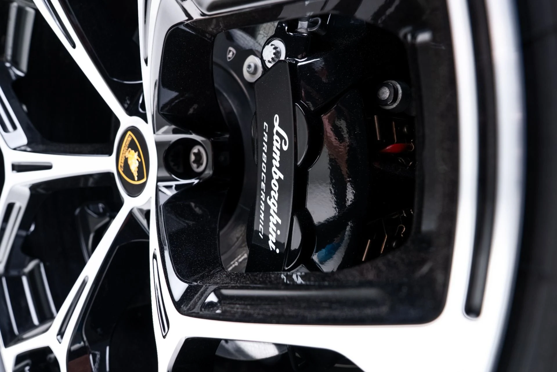 mph069_150379450_Used_2025_Lamborghini_Revuelto_1770663071_b223b125bc