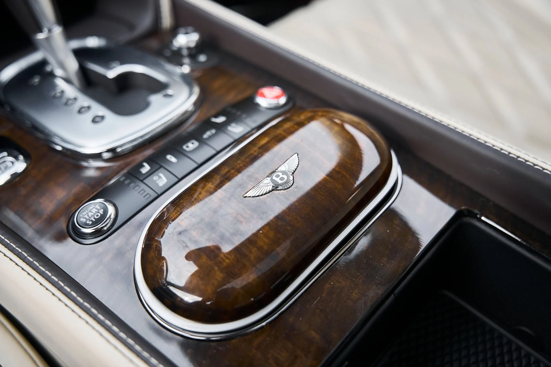 mph069_1521532118_Used_2015_Bentley_Flying_Spur_V8_1769278433_549b2d15a6