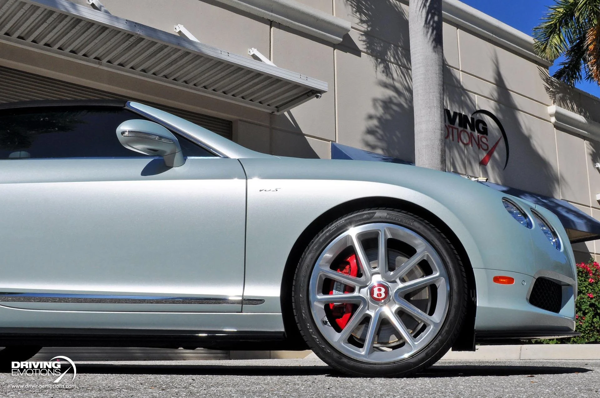 mph069_152739135_886_p70_l_8e33bb99cb