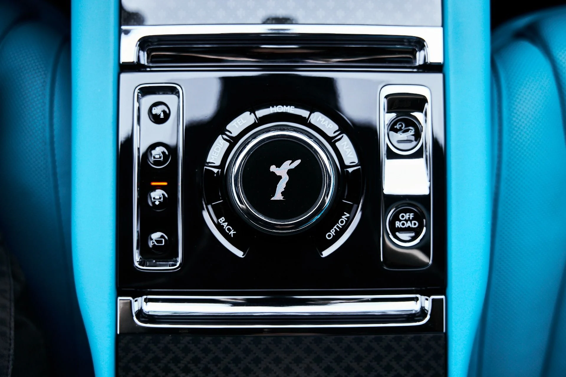 mph069_1562745888_Used_2025_Rolls_Royce_Cullinan_Black_Badge_1774912584_ee8e44c4f5