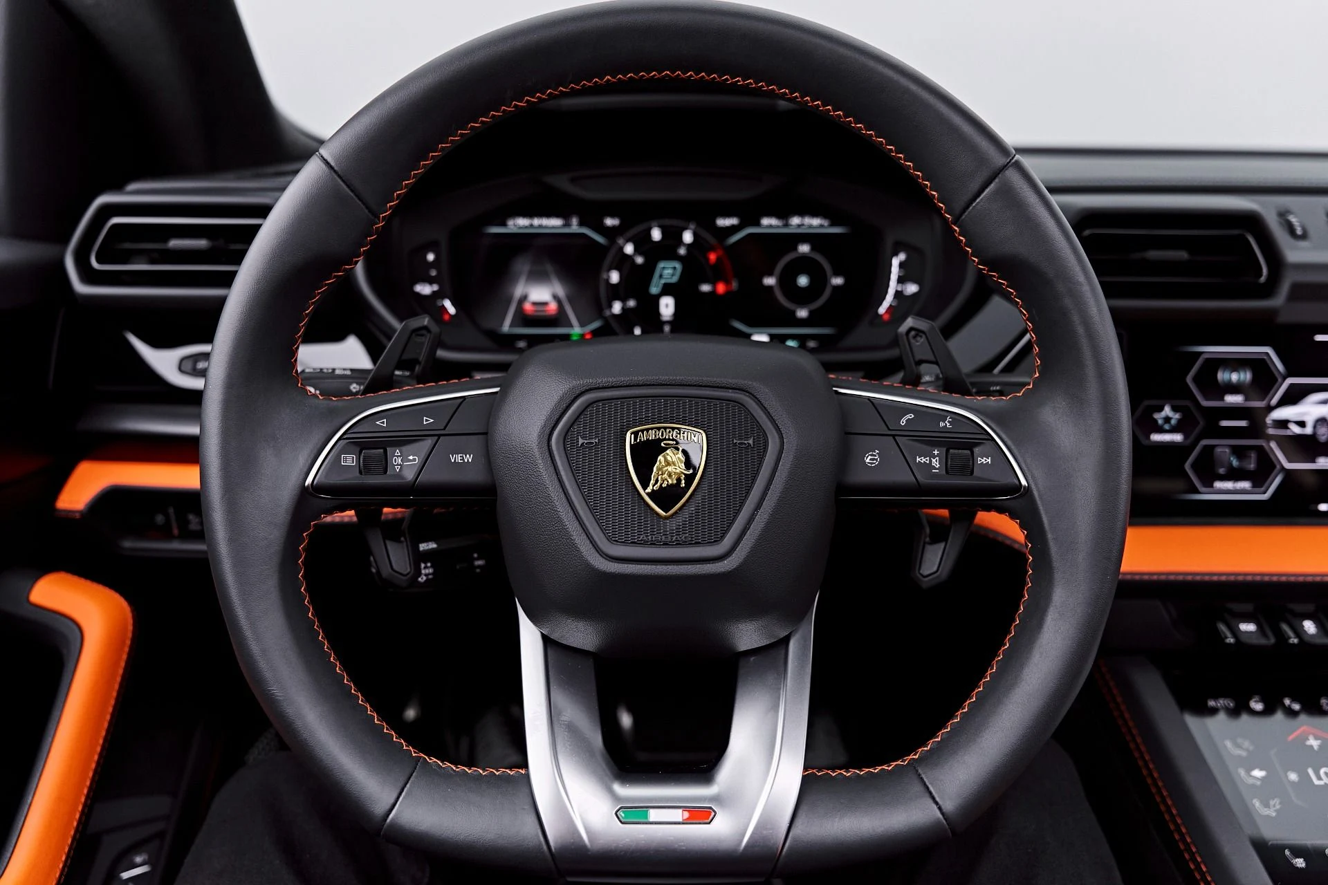 mph069_1594140677_Used_2025_Lamborghini_Urus_SE_1788282774_c9e2f07c04