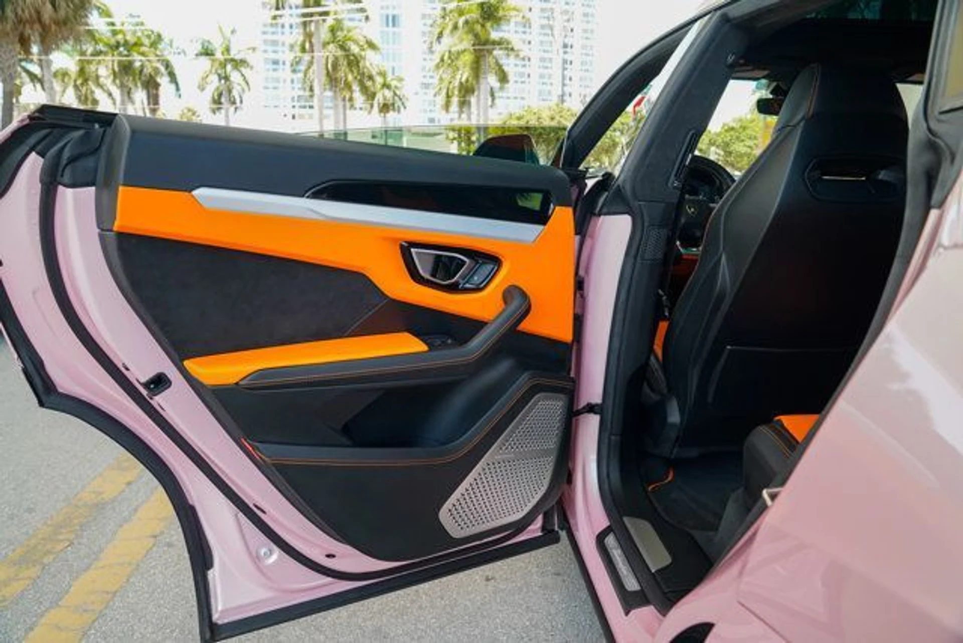 mph069_1659248217_used_2021_lamborghini_urus_awd_14354_22713615_70_640_2bb0d08d86