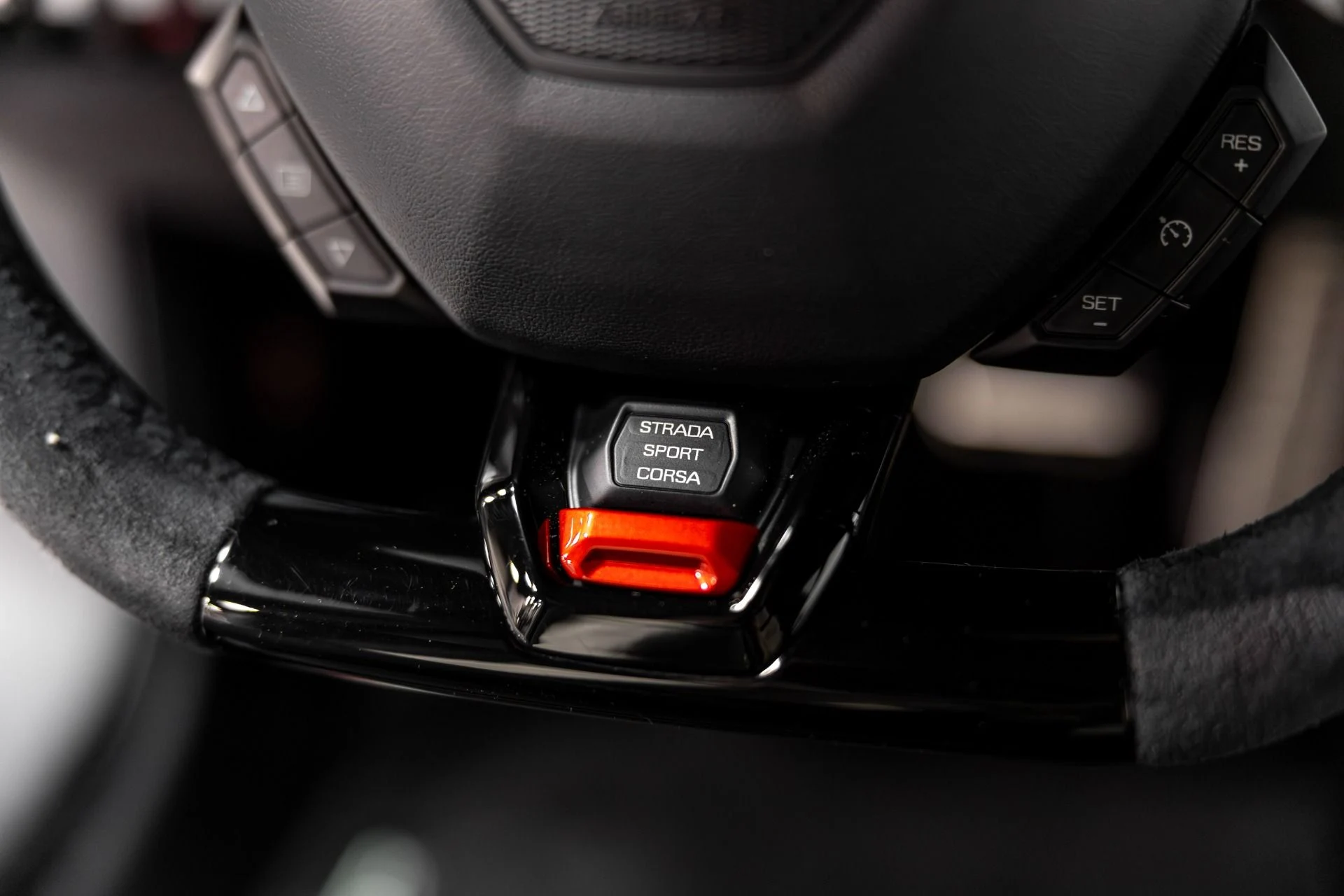 mph069_1687891004_Used_2017_Lamborghini_Huracan_1765410503_93e0337ed0