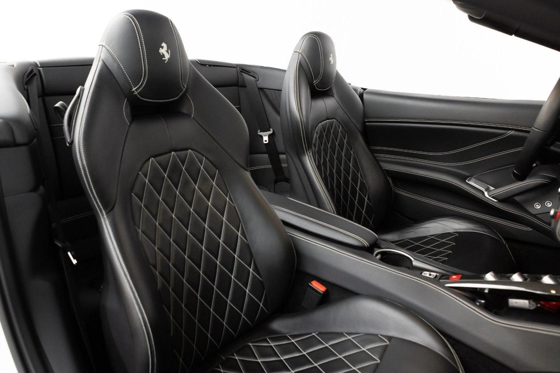 mph069_1699566256_Used_2016_Ferrari_California_T_1777368246_e62e63a437