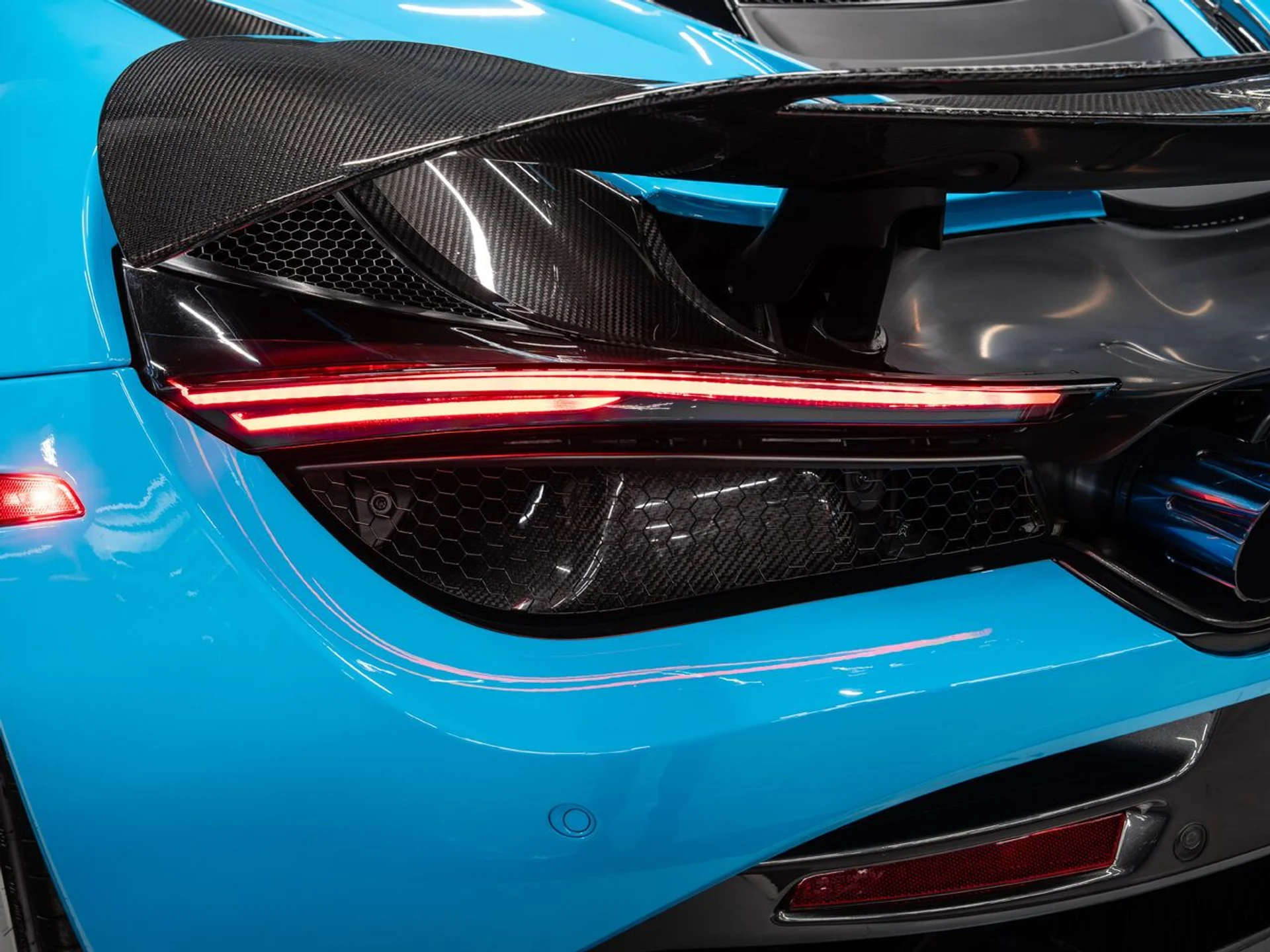 mph069_177602926_mclaren_720s_2018_04667300fa