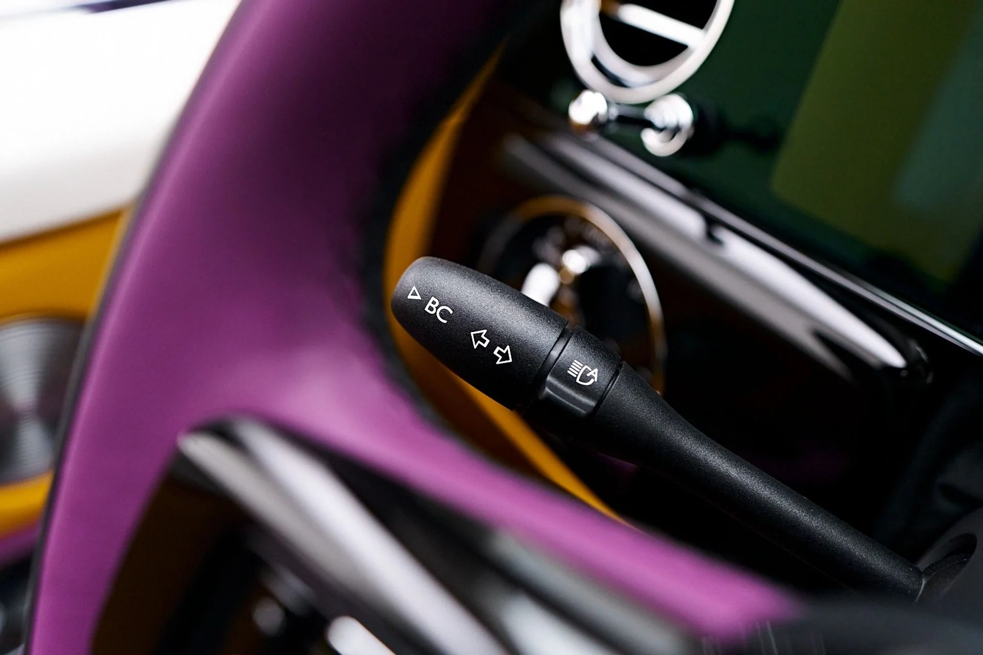 mph069_1960061074_Used_2025_Rolls_Royce_Cullinan_Base_1736646133_c8f81ede1e