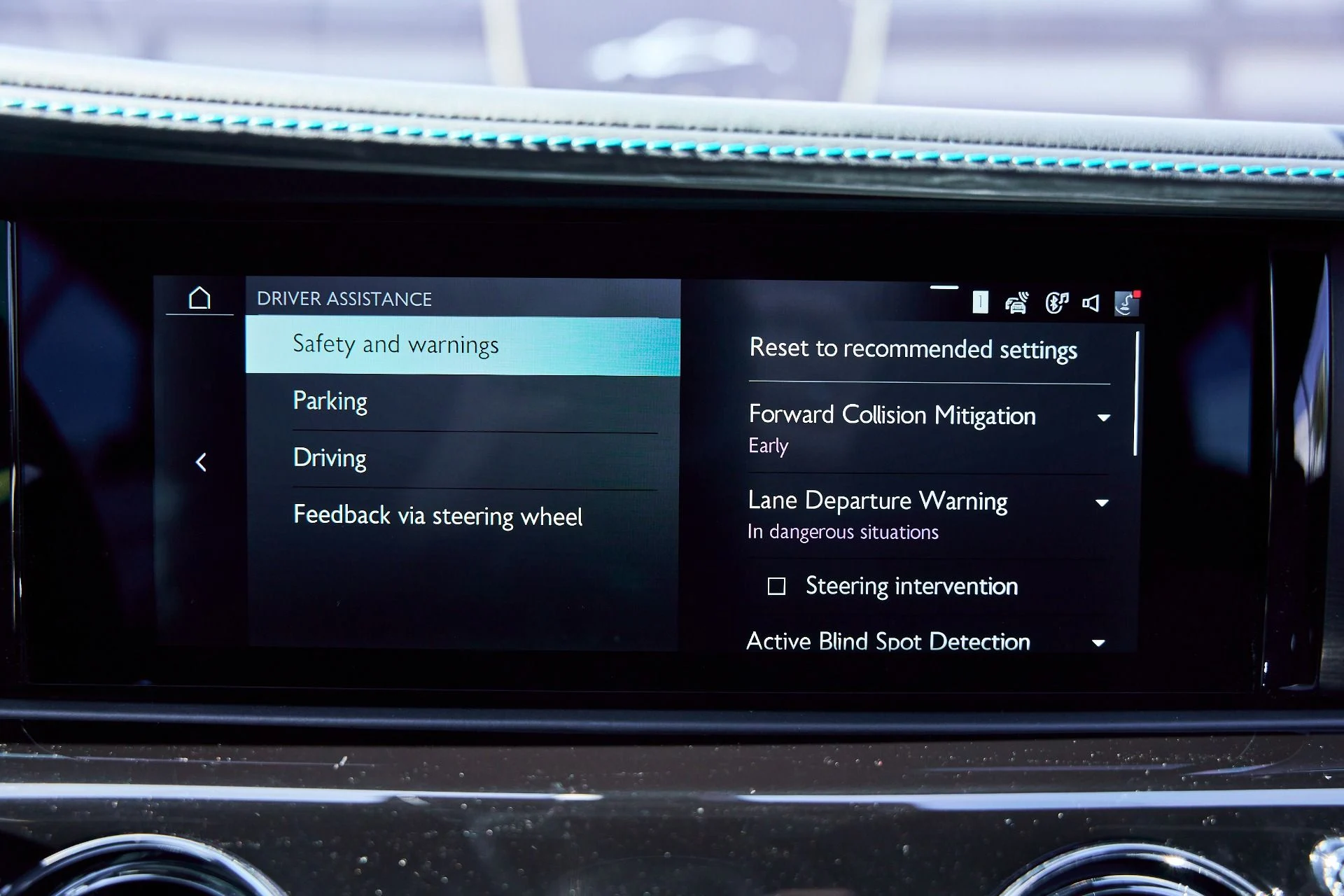 mph069_1982052714_Used_2025_Rolls_Royce_Spectre_Base_1771642489_843395570b