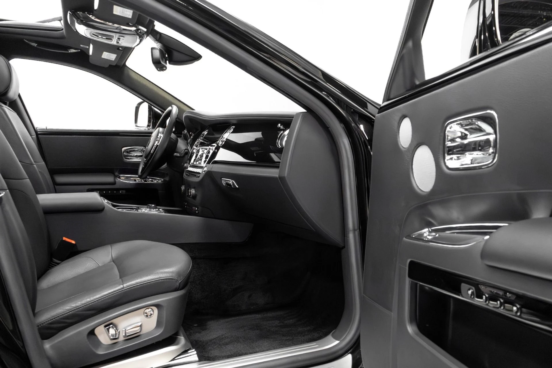 mph069_2003254074_Used_2011_Rolls_Royce_Ghost_Base_1762877304_5f2c2782d5