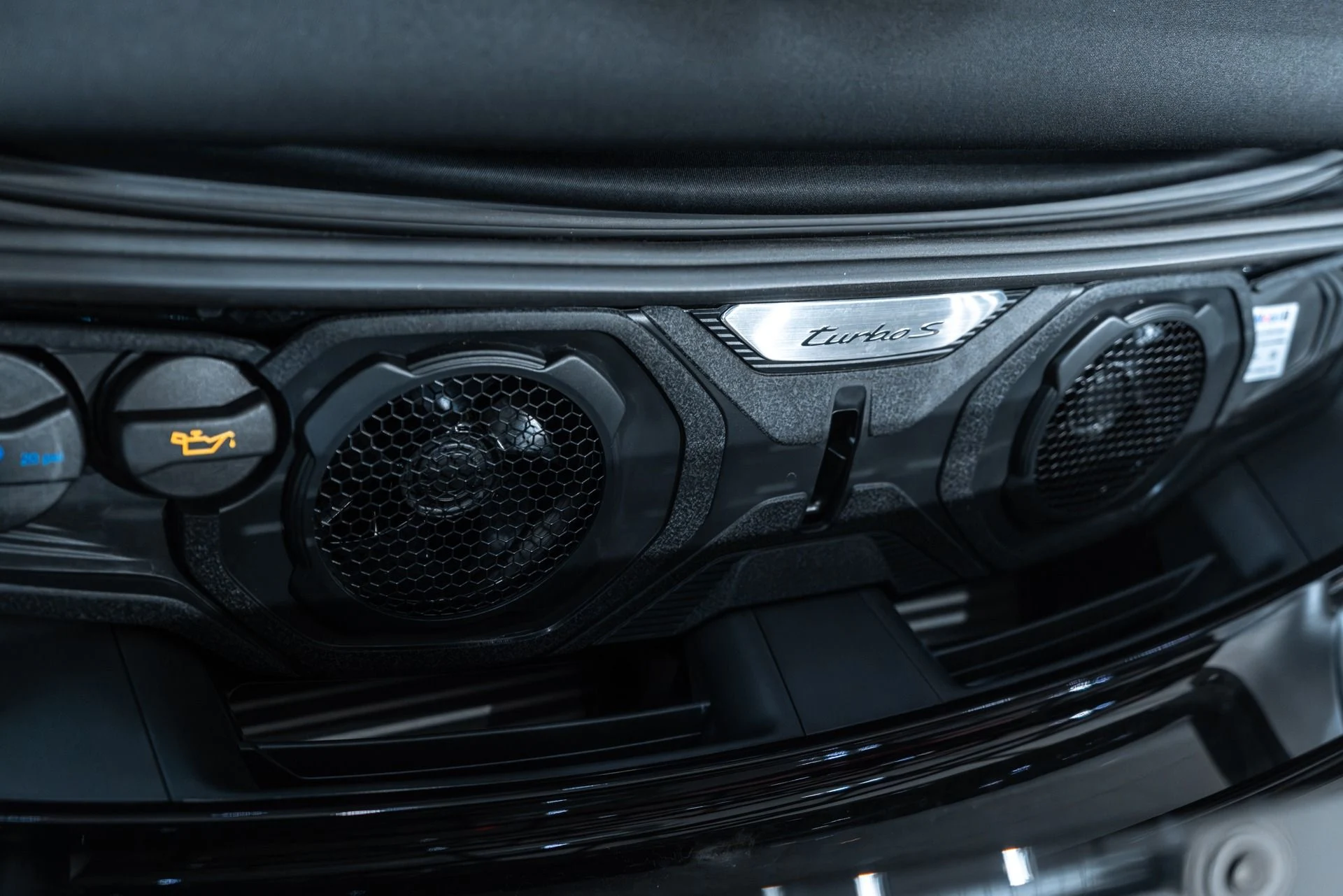 mph069_2037957375_11198_p70_l_01adb03932