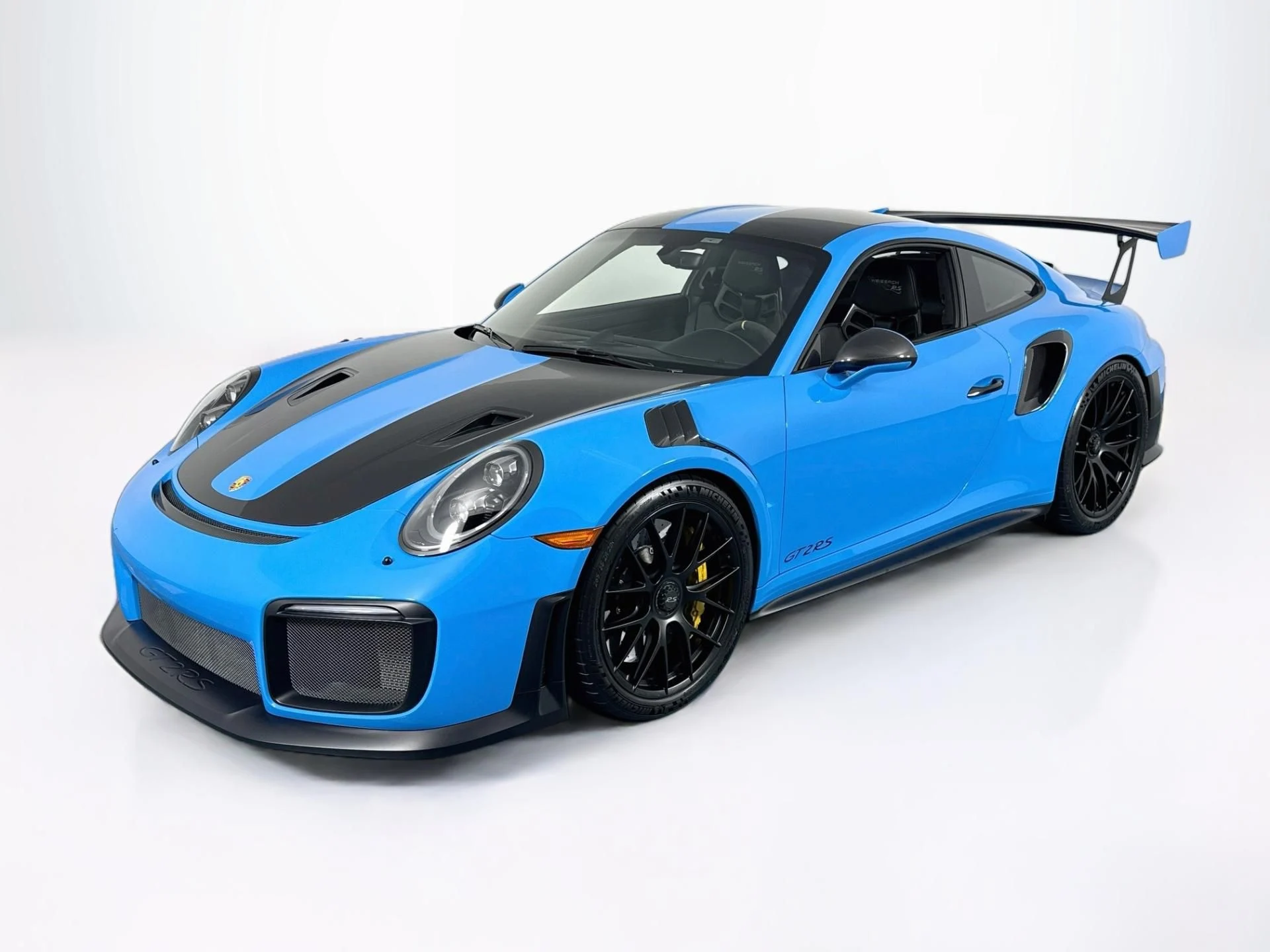 mph069_2038343580_Used_2019_Porsche_911_GT_2_RS_1785958233_a43f7cbdc1