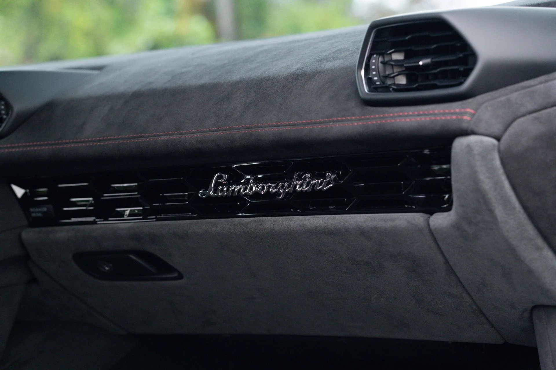 mph069_2073051851_Used_2024_Lamborghini_Huracan_Sterrato_1775279109_4a4f394630