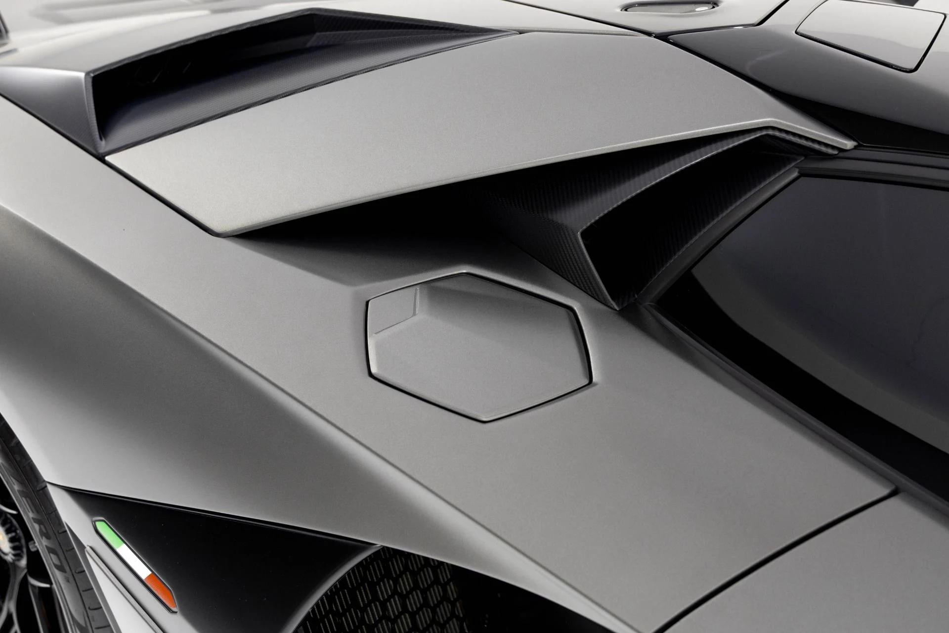 mph069_2142591786_Used_2020_Lamborghini_Aventador_SVJ_1759430167_e1cb560faa