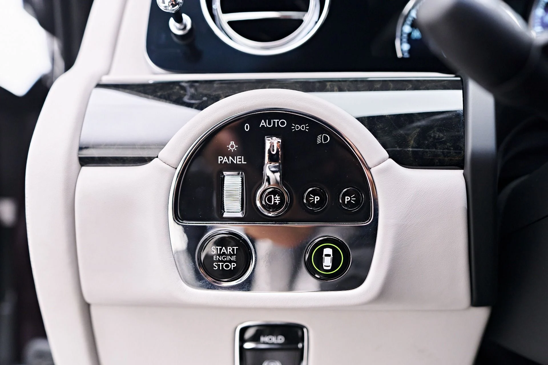 mph069_2147971171_Used_2024_Rolls_Royce_Ghost_Base_1752169894_d79ea0ec80