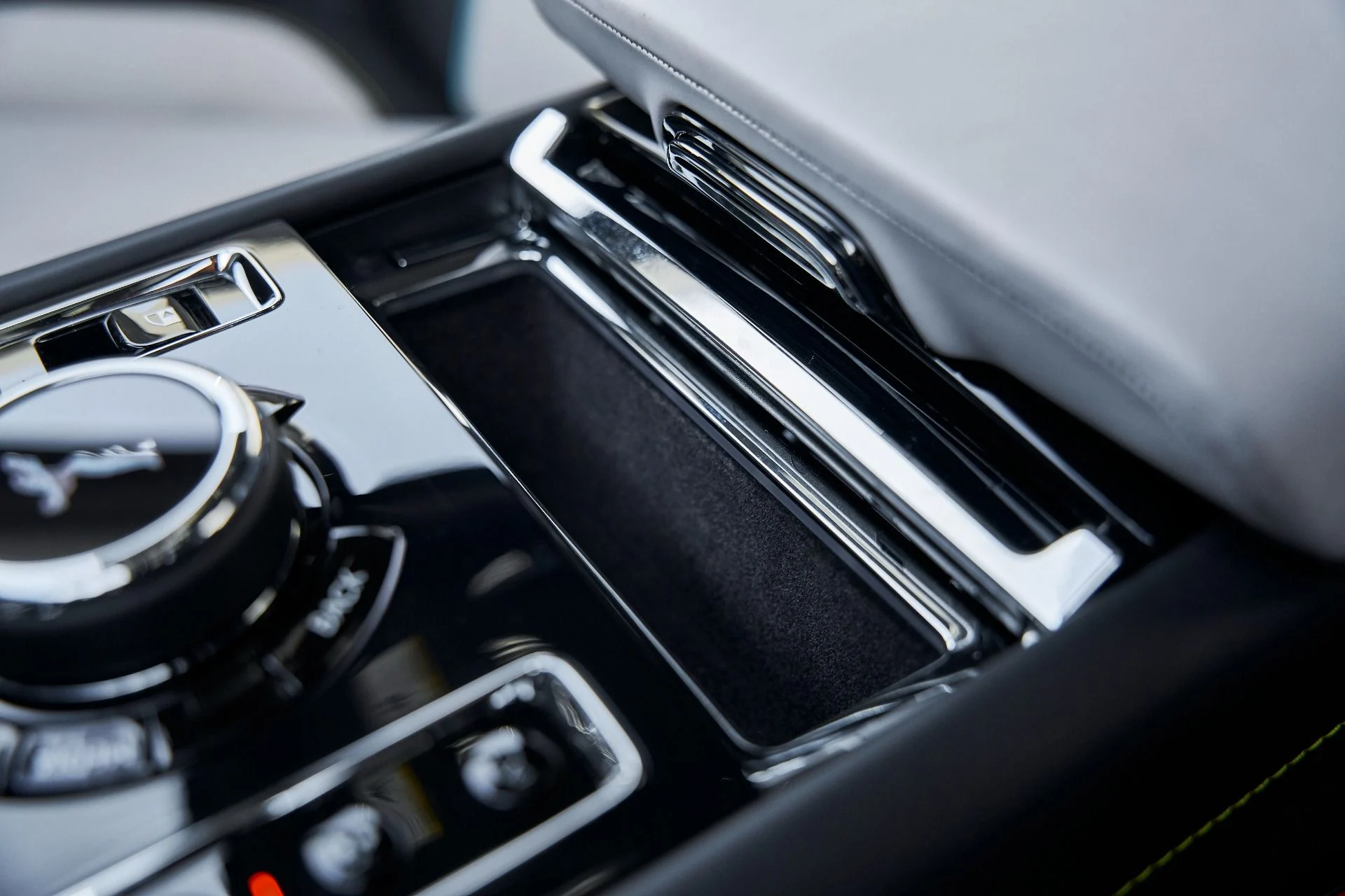 mph069_2195172701_Used_2025_Rolls_Royce_Ghost_Black_Badge_1769049586_e38223ad91