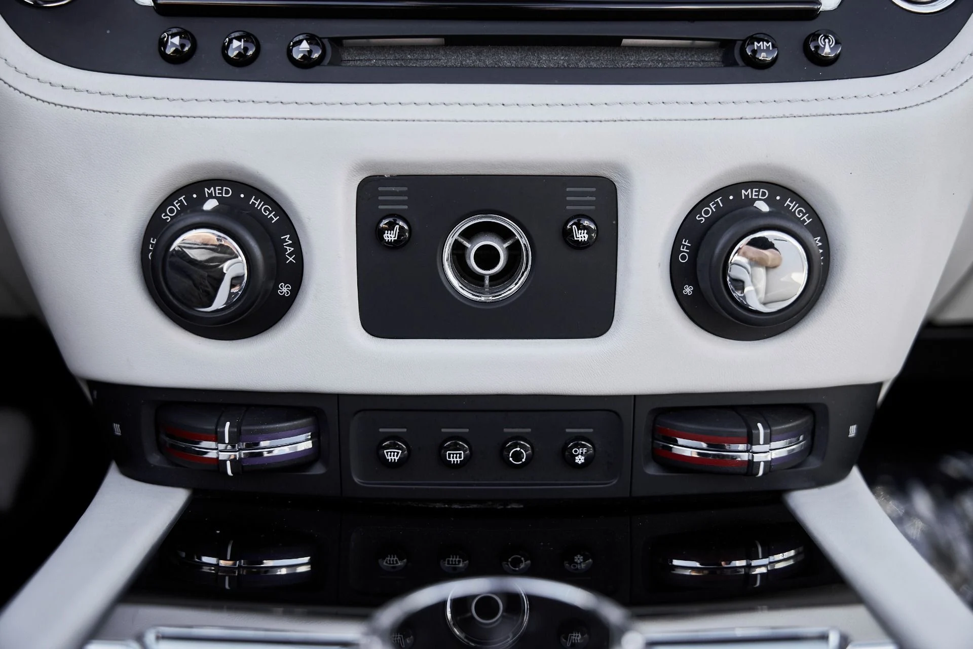 mph069_2205231390_Used_2016_Rolls_Royce_Dawn_Base_1770086794_26861f8cd1