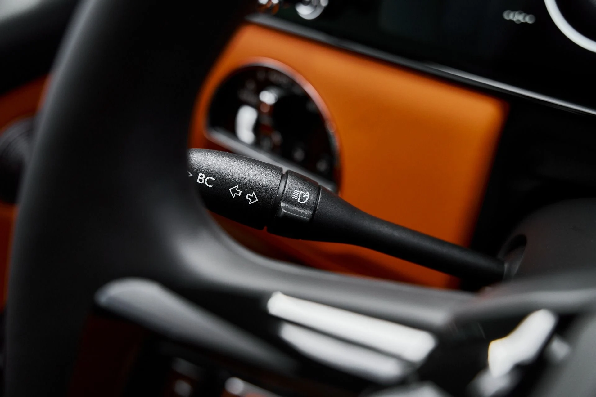 mph069_2211290015_Used_2025_Rolls_Royce_Cullinan_Base_1770950931_f18cc266c3