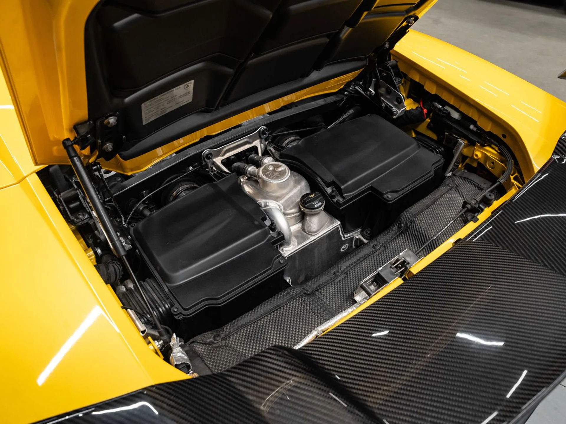 mph069_2265886690_lamborghini_huracan_2017_be0e5cbe3b