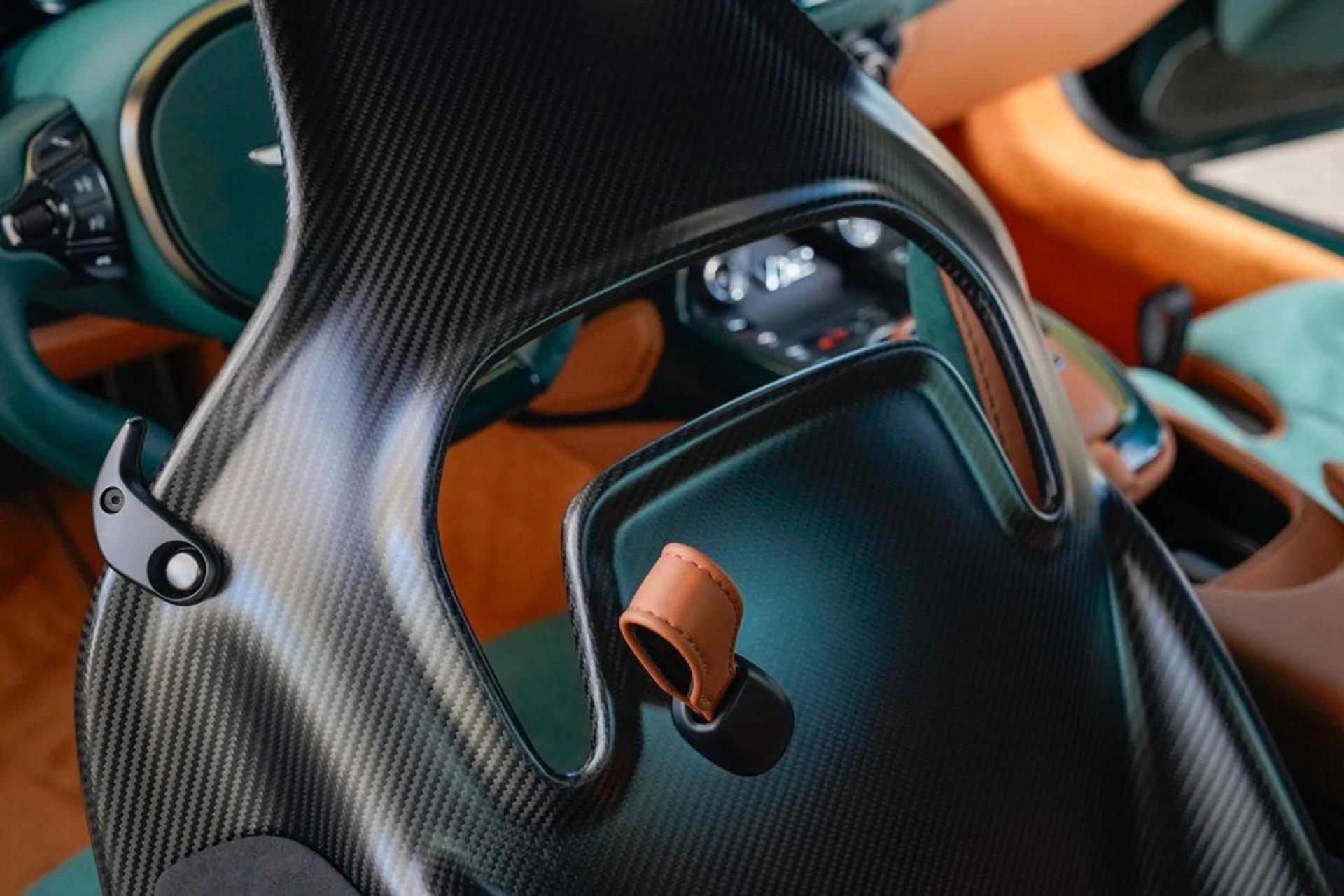 mph069_2314670029_used_2023_aston_martin_vantage_v12coupe_14354_22896697_70_1024_47f74716a7