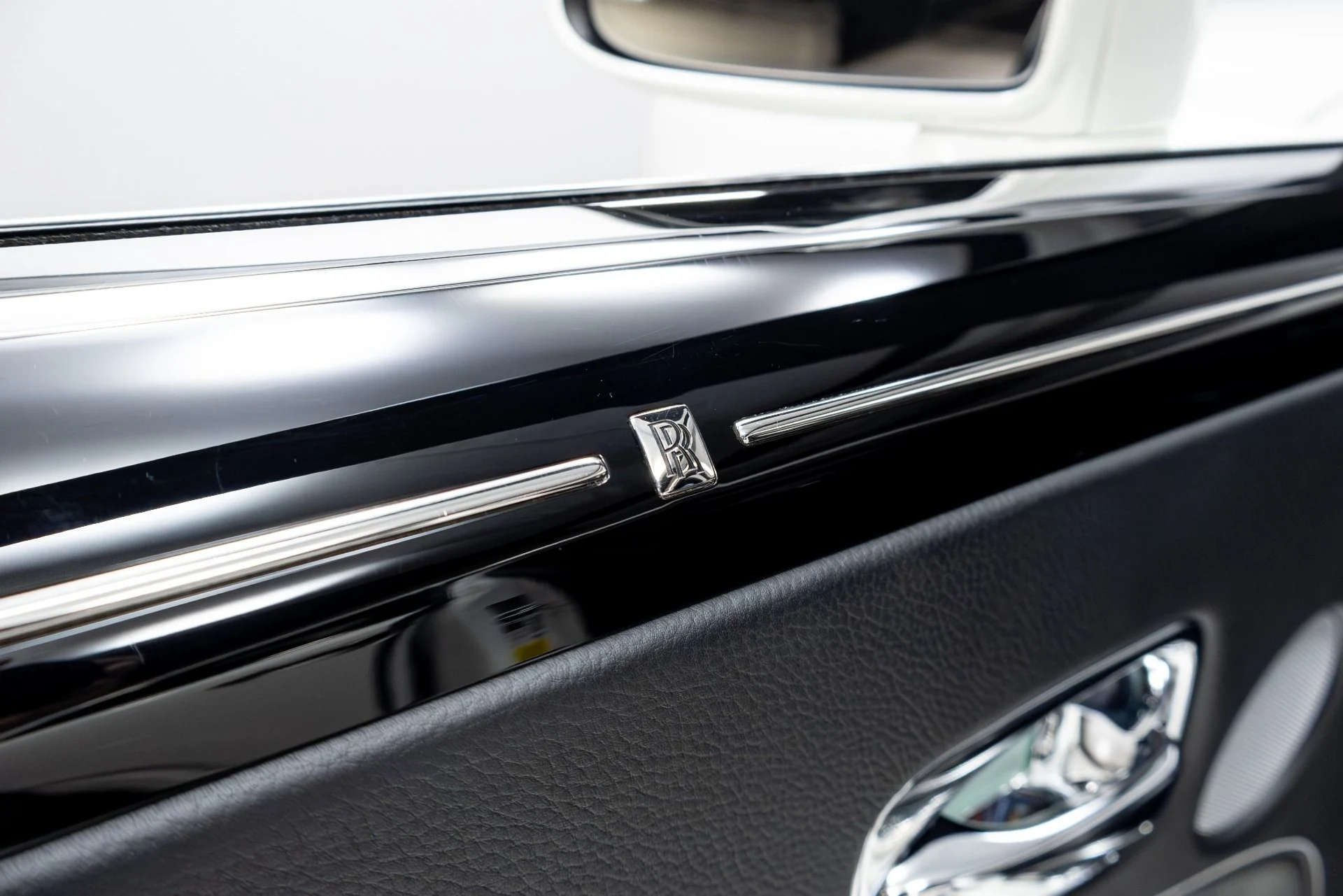 mph069_2329701342_Used_2016_Rolls_Royce_Ghost_1775019332_2f3d9ead03