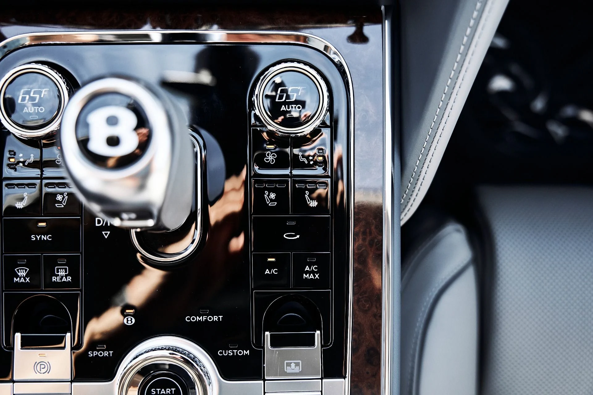 mph069_2404457477_Used_2026_Bentley_Flying_Spur_V8_1775613365_ef3de36fef