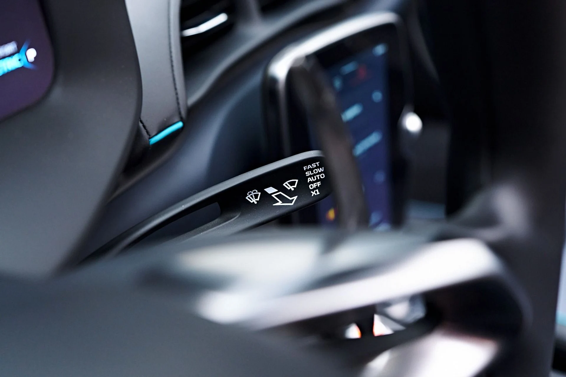 mph069_2411448640_Used_2025_Mc_Laren_Artura_Tech_Lux_1745952984_553f4cbd8c