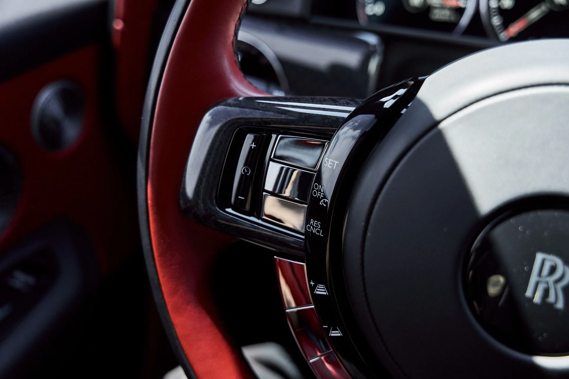 mph069_2473796951_Used_2024_Rolls_Royce_Cullinan_Black_Badge_1775871065_6c3d8c5063