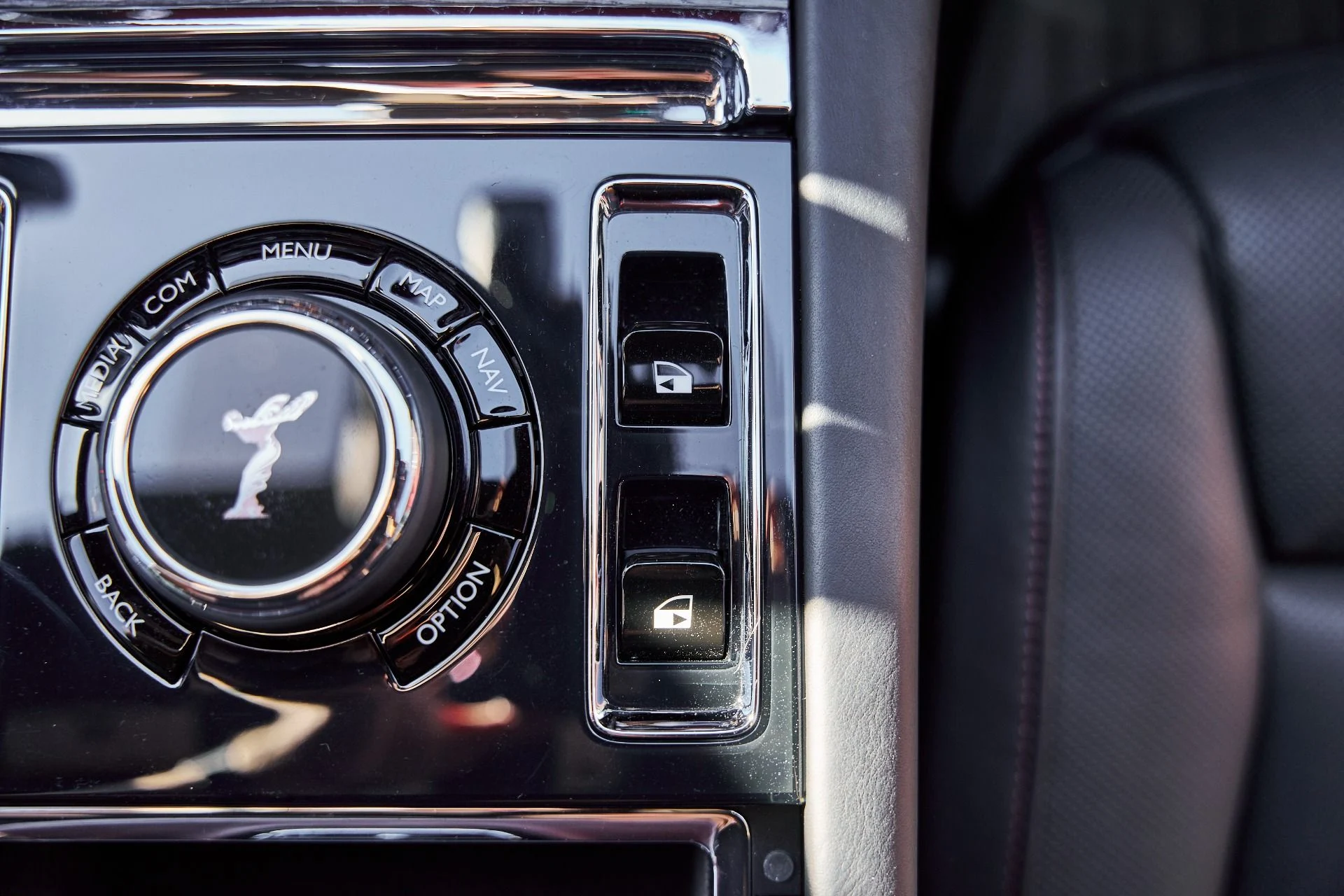 mph069_2546099981_Used_2023_Rolls_Royce_Ghost_1770699630_664e0e3898