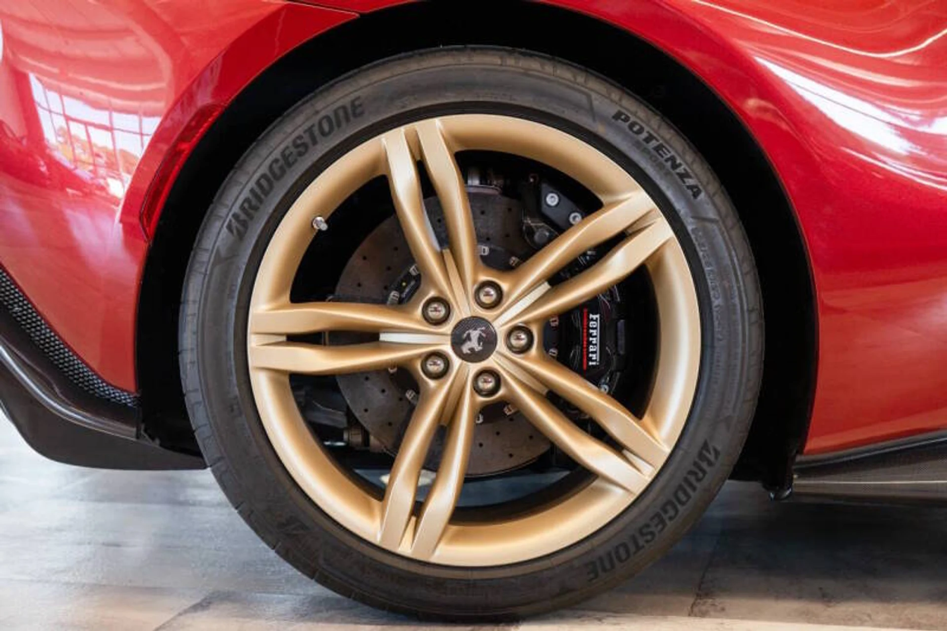 mph069_2643706162_2025_ferrari_296_gtb_base_2dr_coupe_28ecc4f830