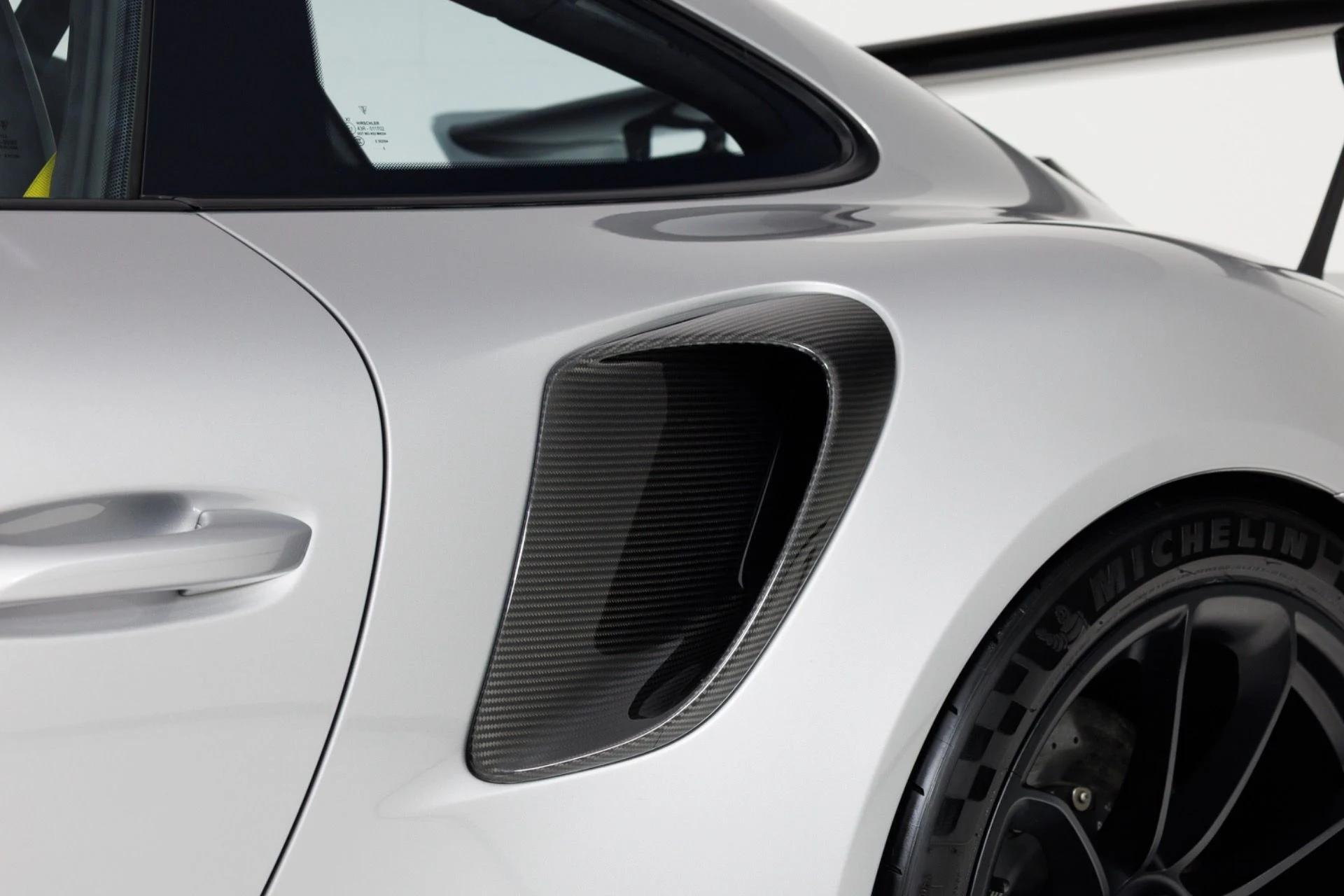 mph069_2644603922_Used_2018_Porsche_911_GT_2_RS_1791916169_f50c1326dd