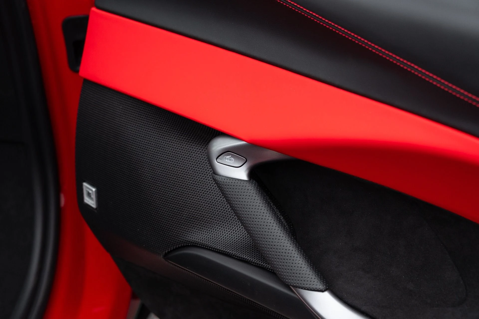 mph069_2665600811_Used_2024_Ferrari_296_GTS_1776982815_3517bce004