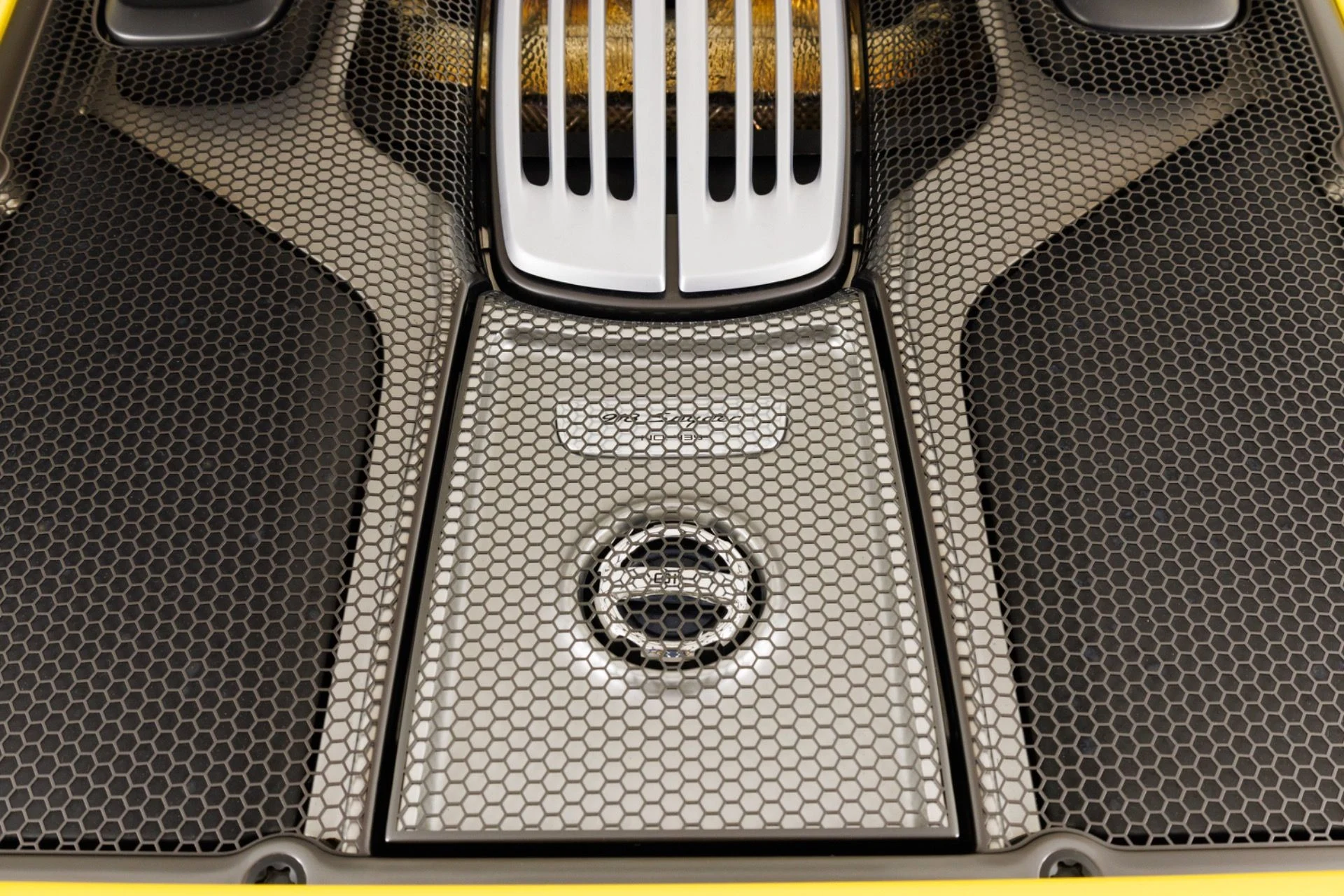 mph069_2676772123_Used_2015_Porsche_918_Spyder_1789427647_447e9b7a74