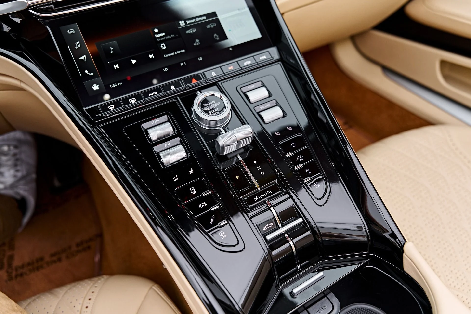 mph069_2740926136_Used_2025_Aston_Martin_DB_12_Volante_1791997318_d540b9099a
